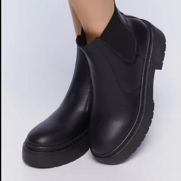 Chelsea Boots - Picture 1 of 1